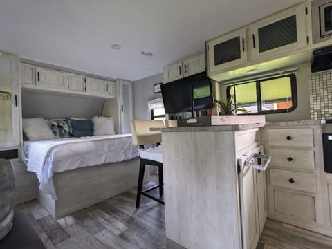 Home Away From Home: 2022 Custom Camping Trailer Reboque rebocável in Richmond Hill