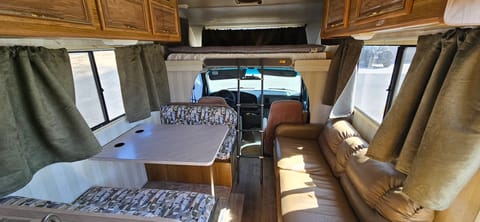 Gloria, 1995 Tioga 28 Foot Motorhome Drivable vehicle in Moses Lake