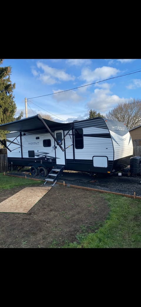 30ft keystone hideout travel trailer. 