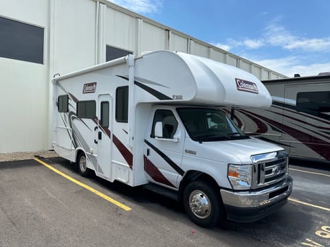 2021 Thor 6 Person - Like New w/low miles Drivable vehicle in Saint Charles