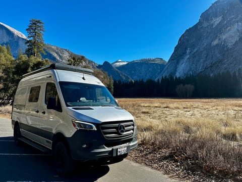 Yosemite Revel 4 X 4 | 🚐 Includes 50GB Starlink WiFi | Sacramento Drivable vehicle in Rancho Cordova