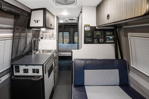 Yosemite Revel 4 X 4 | 🚐 Includes 50GB Starlink WiFi | Sacramento Drivable vehicle in Rancho Cordova