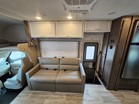 2025 Thor Motor Coach Chateau 31EV Drivable vehicle in Rockwall