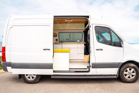 Miss Daisy the Mercedes ⚘ Campervan in Rancho Palos Verdes