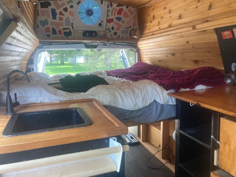 Cozy Rustic Adventure in Pawline Campervan in Mankato