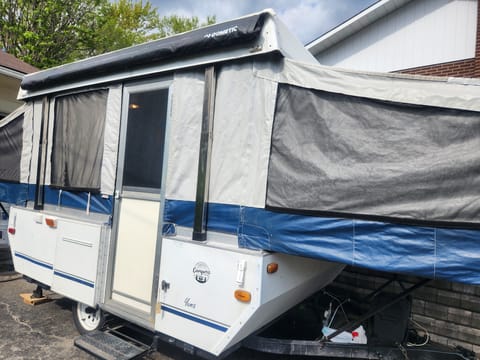 Solène - Madame VR : 2004 Coleman Yuma Towable trailer in Laval