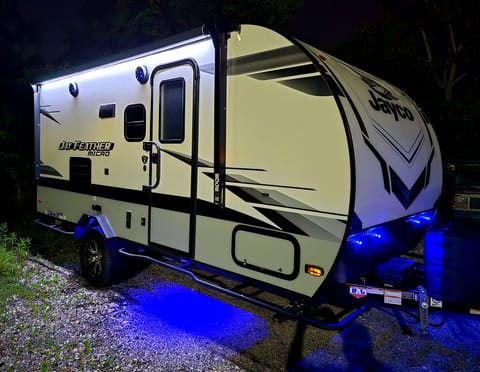 Awesome blue accent lights on the front, under step and in the speakers (upper area left of door) as well an awning light.