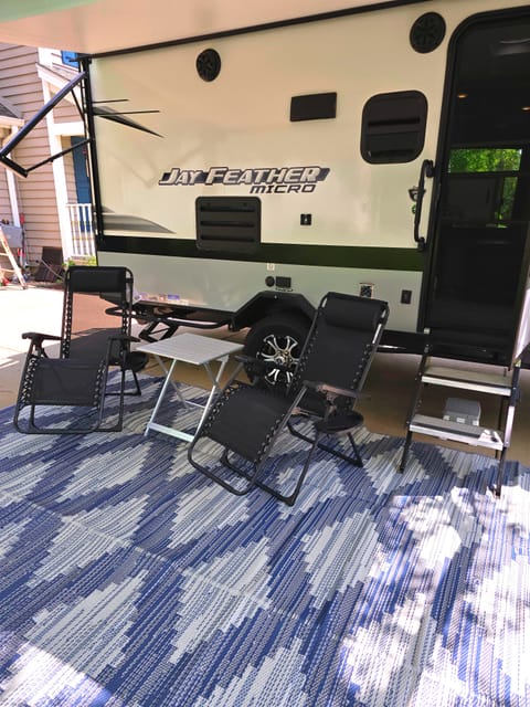 Perfect for your family - 2022 Jayco can be towed by large SUV Towable trailer in Bolingbrook