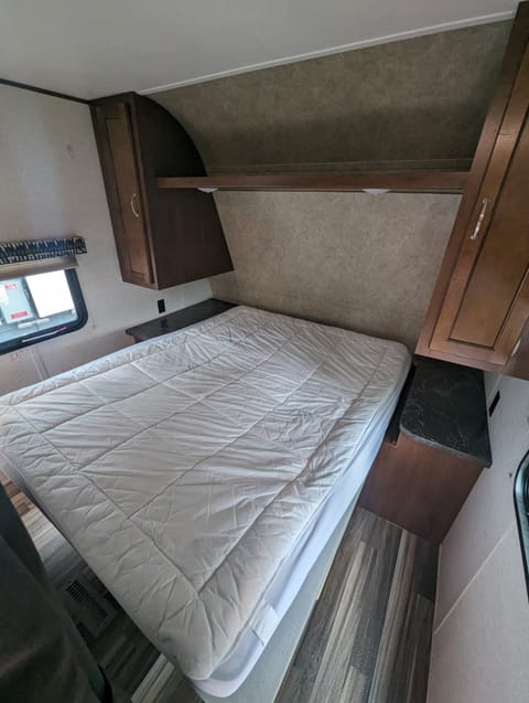 Jayco Bunkhouse 32 ft travel trailer Towable trailer in Newport