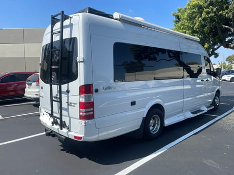 2017 Coachmen Galleria Mercedes 3500 EXT 24SQ Campervan in Fountain Valley