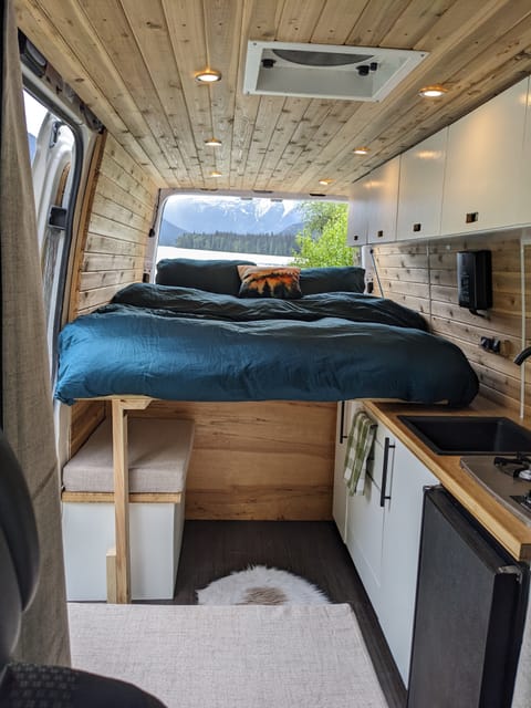 Stand 6ft+ Inside this fuel efficient Diesel & Solar Cozy Cabin on Wheels! Campervan in Burnaby