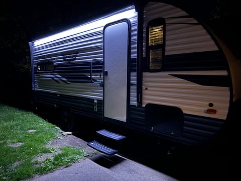 Hillbilly Luxury Towable trailer in Prairie du Chien