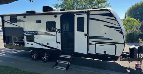 Sundance Ultra Lite 241 BH Towable trailer in Modesto