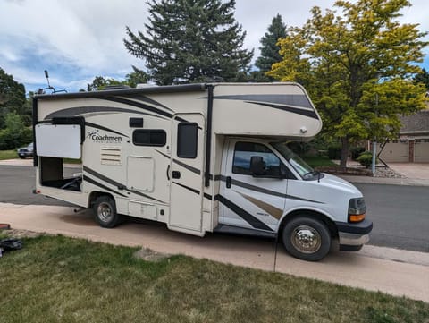 Sleeps 6 adults comfortably with easy parking size.

Azdel Composite Walls provides comfort and cozy inside environment.

Ext Length	24 ft 6 in
Ext Width	8 ft 4 in	
Ext Height	10 ft 10 in
