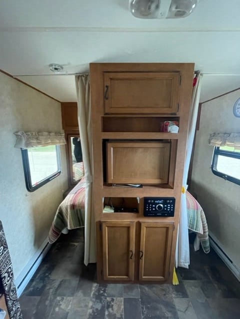 2013 Apex 21.5' w/Outdoor Kitchen Towable trailer in Fort St. John