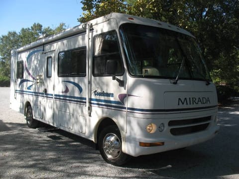 Coachmen Mirada 34' Updated and luzurious Drivable vehicle in Farmington Hills