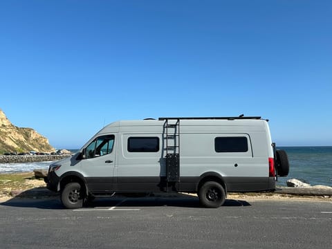 All 25' of Bob's awesomeness chillin at the beach in So CA. 