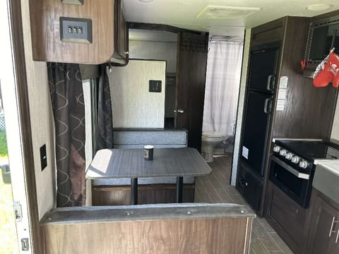 2020 Grey Wolf Sleeps 10! Towable trailer in Rutland