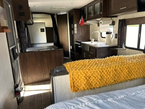 2020 Grey Wolf Sleeps 10! Towable trailer in Rutland