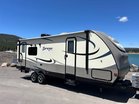 2016 Forrest River Surveyor 251RKS Towable trailer in Truckee