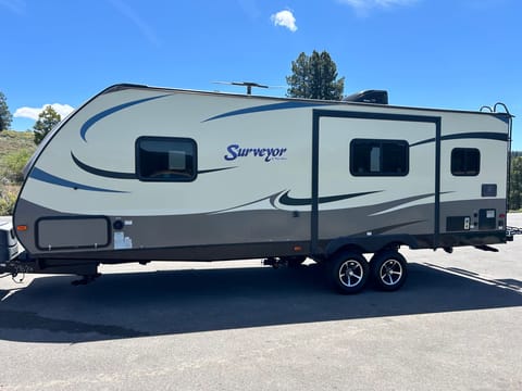 2016 Forrest River Surveyor 251RKS Towable trailer in Truckee