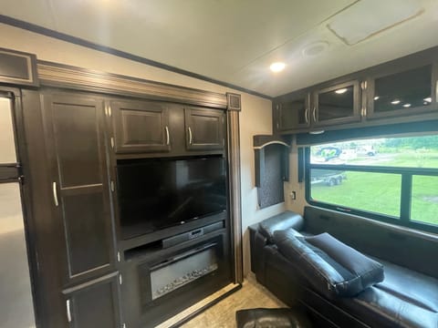 Luxurious 2018 KZ Durango RV Towable trailer in Winter Haven