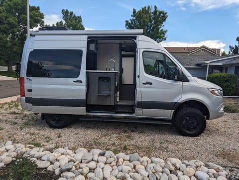 FOR SALE Mercedes Benz 4X4 Thor Motor Coach 2023 Drivable vehicle in Littleton
