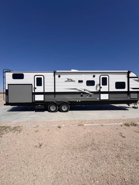 Mammoth RV Towable trailer in Lancaster