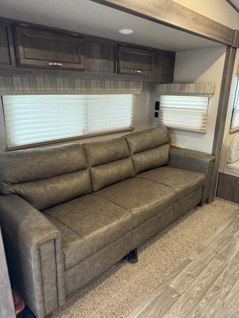 Beautiful Winnebago Towable trailer in Medicine Hat