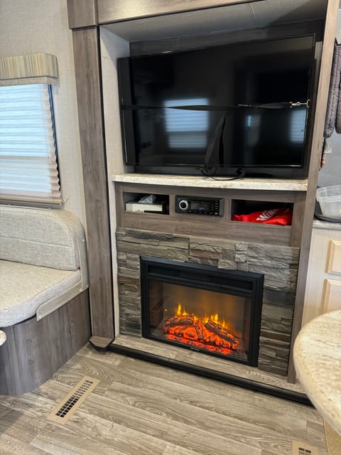 Beautiful Winnebago Towable trailer in Medicine Hat