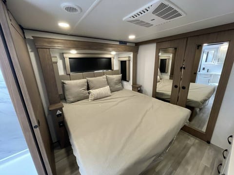 2024 luxury 2 bedroom with bunks delivered to your campsite Towable trailer in Crystal River