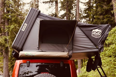 4x4 Jeep Camper - O | Sleeps 4 | All Inclusive | Seattle Overland Campervan in Des Moines