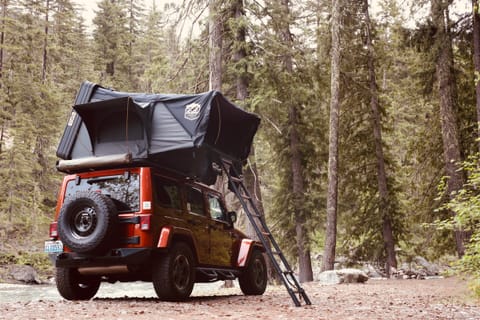 4x4 Jeep Camper - O | Sleeps 4 | All Inclusive | Seattle Overland Campervan in Des Moines