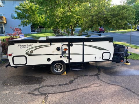 EASY Set Up and EASY to Tow for STRESS FREE Getaway! Towable trailer in Maple Grove