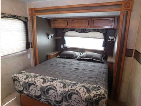 2012 Palomino Puma Triple Bunkhouse w/ Outdoor Kitchen - Sleeps 7 Towable trailer in Sault Ste Marie