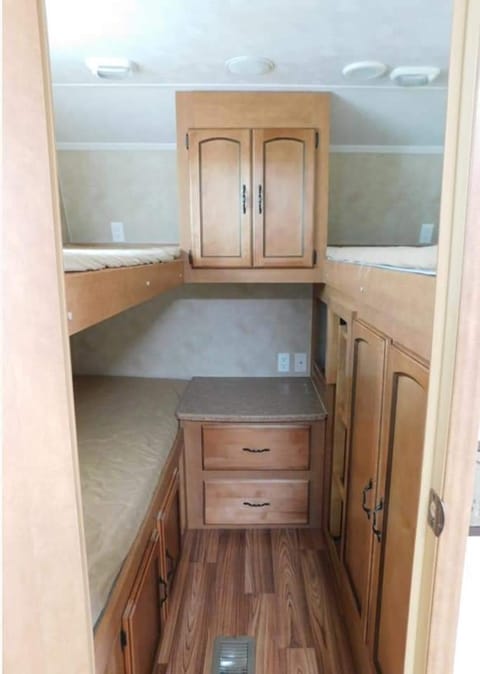 2012 Palomino Puma Triple Bunkhouse w/ Outdoor Kitchen - Sleeps 7 Towable trailer in Sault Ste Marie