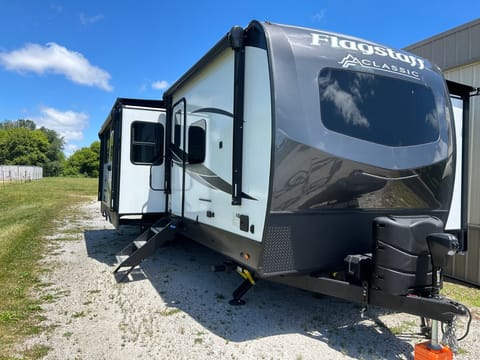 This Flagstaff has one slide on the passenger side and three more slides on the driver’s side for incredible living space inside when fully set up.