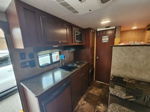 COMFORT AND EASE FOR THE FAMILY Towable trailer in Oshawa