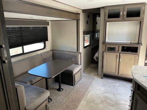 Family and Pet Friendly Jayco with all the needed amenities and more! Towable trailer in San Tan Valley