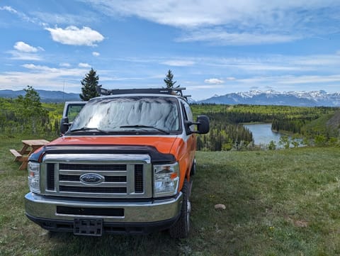 Cozy tidy private Little Garden Campervan in Cochrane