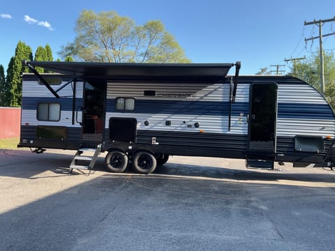 Lever batti Towable trailer in Shelby Township