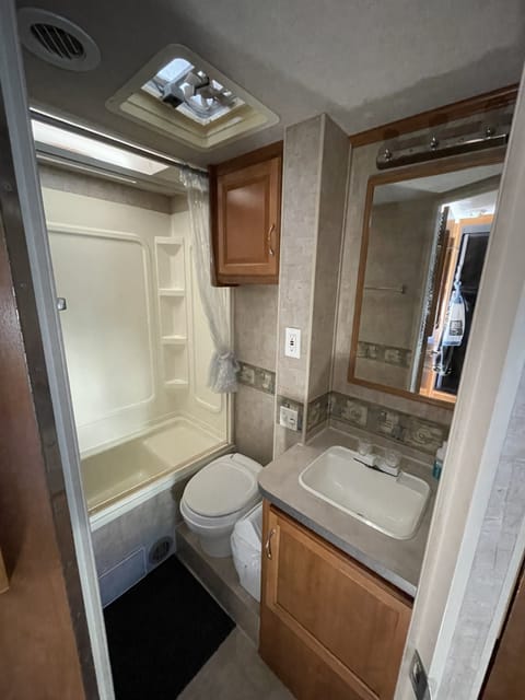 Beautiful 2006 Fleetwood 23' Jamboree Class C Motorhome Drivable vehicle in Glendora