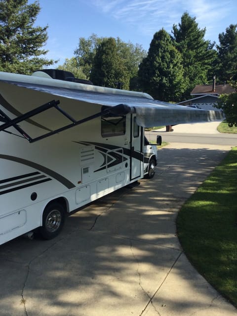 The White Pearl is Perfect for a Family Adventure! Drivable vehicle in Wichita