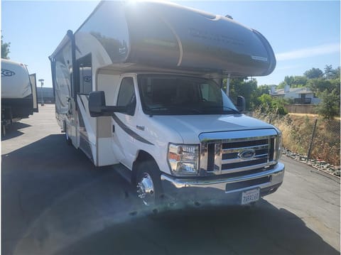 2017 Thor Motor Coach Quantum RQ29 Drivable vehicle in Davis