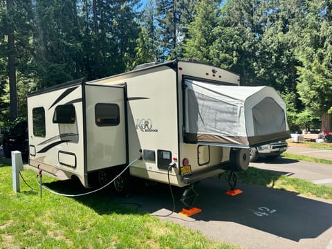 2018 Forest River Rockwood Roo 21SS Towable trailer in Albany