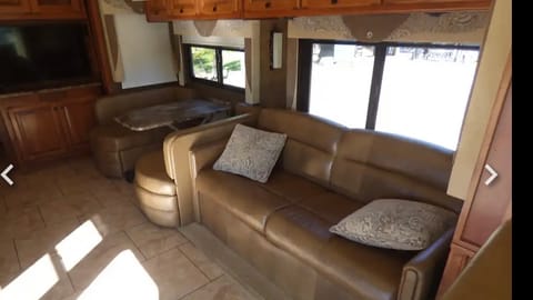 2014 Tiffin Allegro Open Road Drivable vehicle in Carlsbad