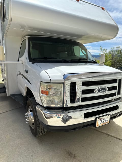 Fully Loaded Class C - Turn Key, Super Clean Winnebago Chalet 24V Drivable vehicle in Helena