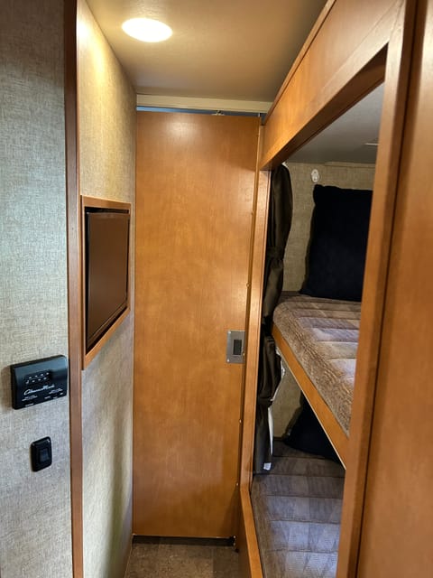 2017 Winnebago Minnie Winnie 31G - Fully Equipped and Ready for Adventure Drivable vehicle in Heber City