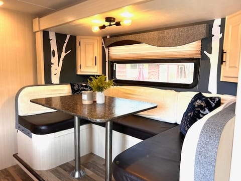 The Aspen - 24 FT Minnie Winnie Travel Trailer ♡♡♡ Towable trailer in Lakewood