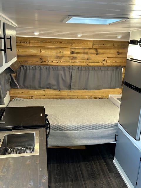 Clean & Cozy Trailer Retreat Towable trailer in Airdrie